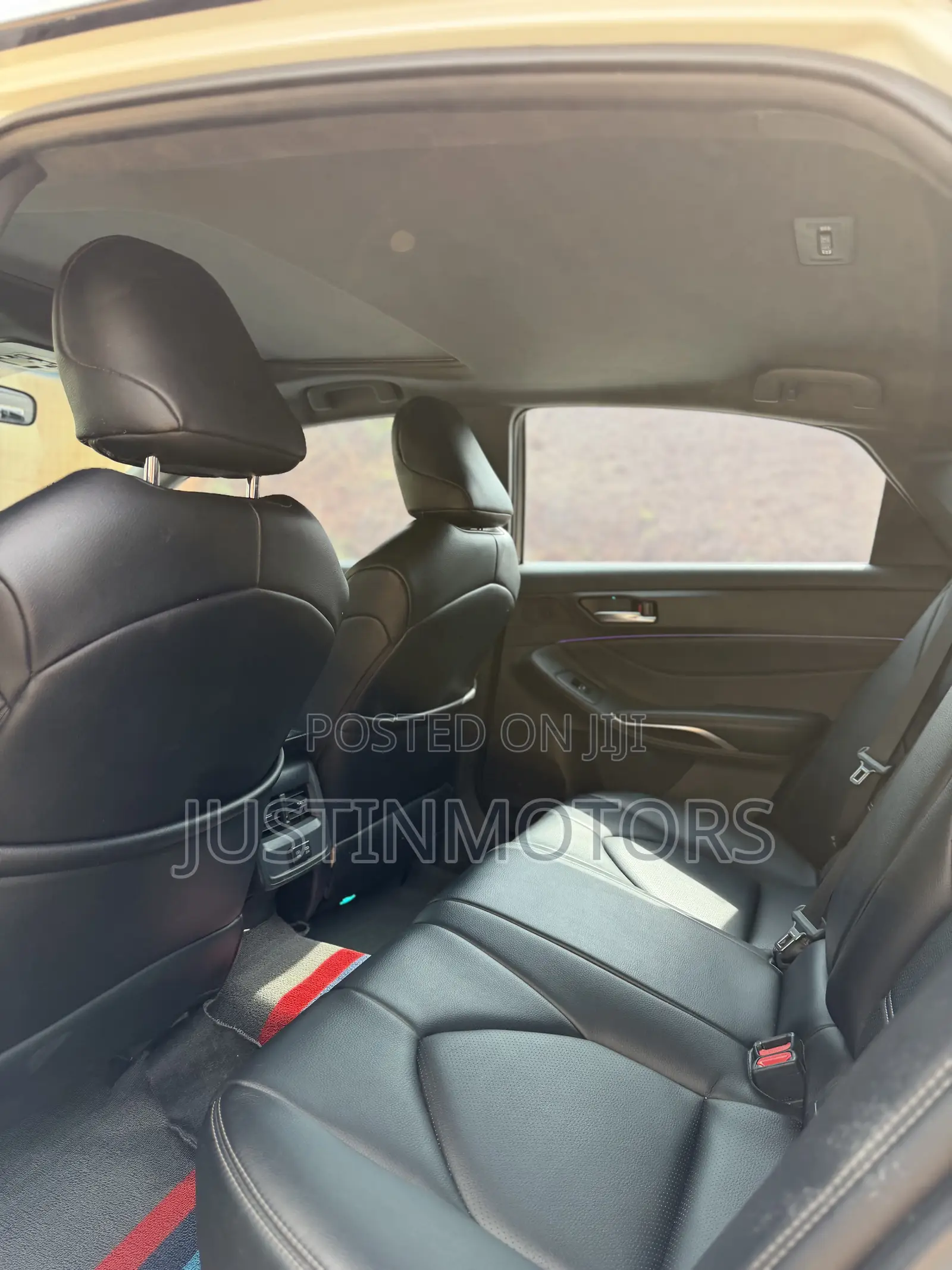 Toyota Avalon XLE 2021 White