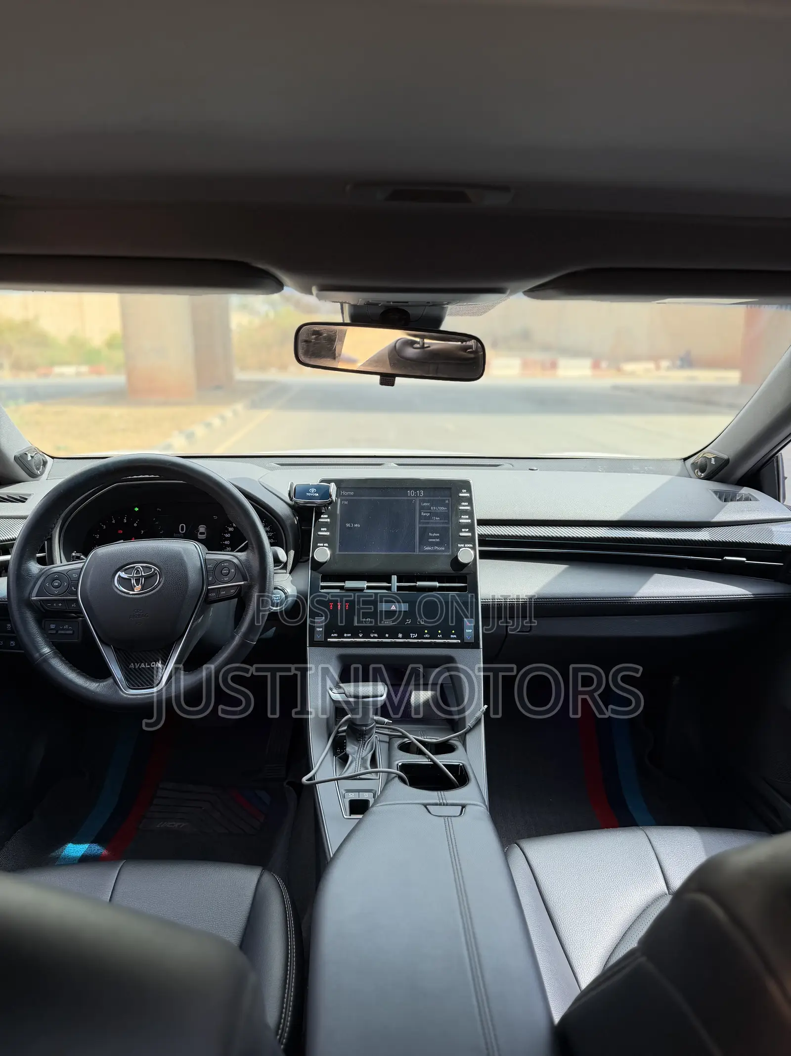 Toyota Avalon XLE 2021 White