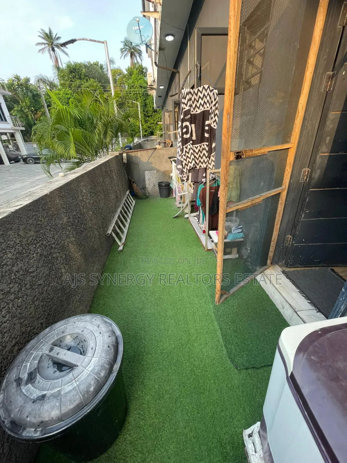 4bdrm Duplex in Chevron for sale