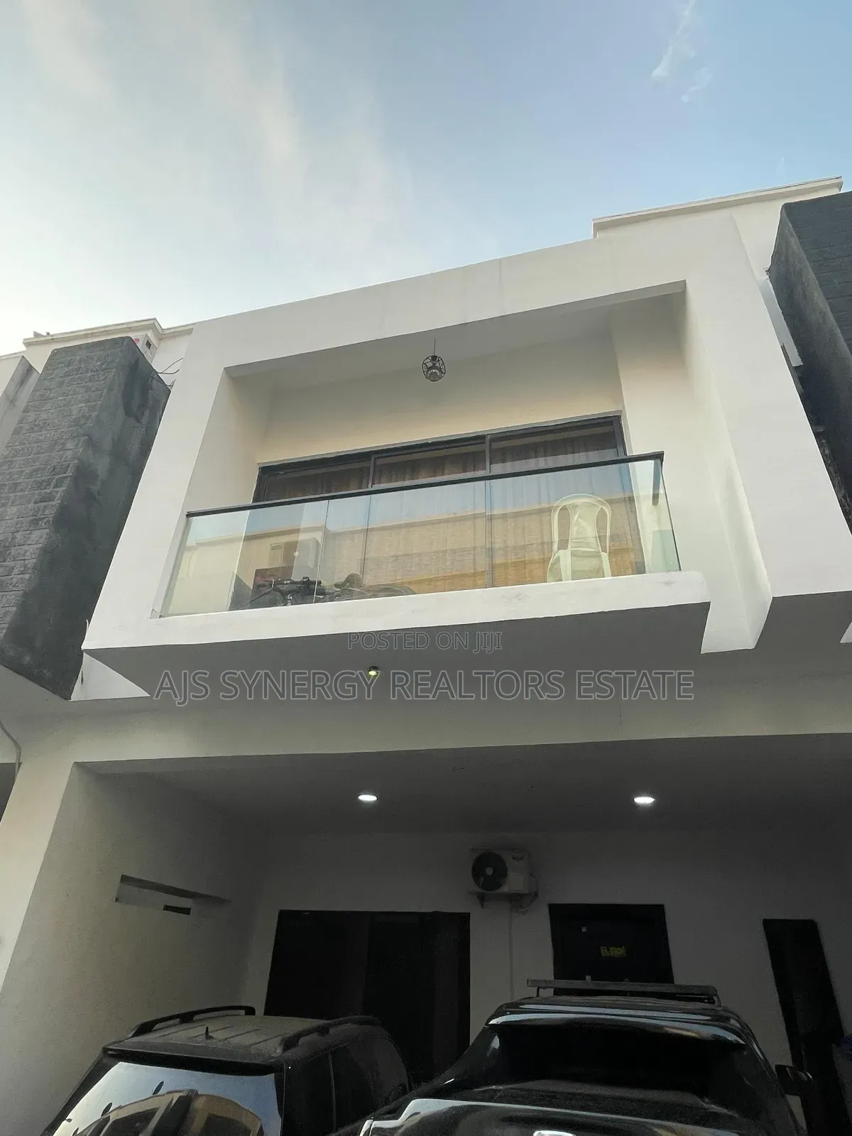 4bdrm Duplex in Chevron for sale