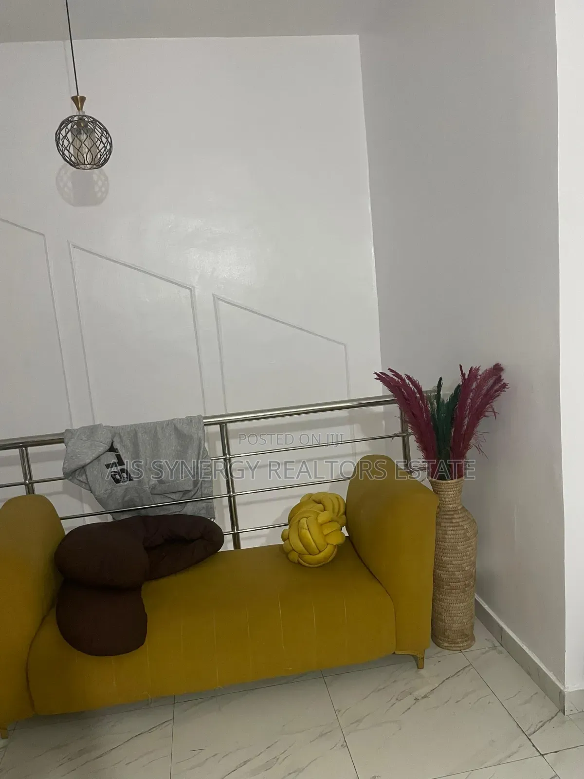4bdrm Duplex in Chevron for sale