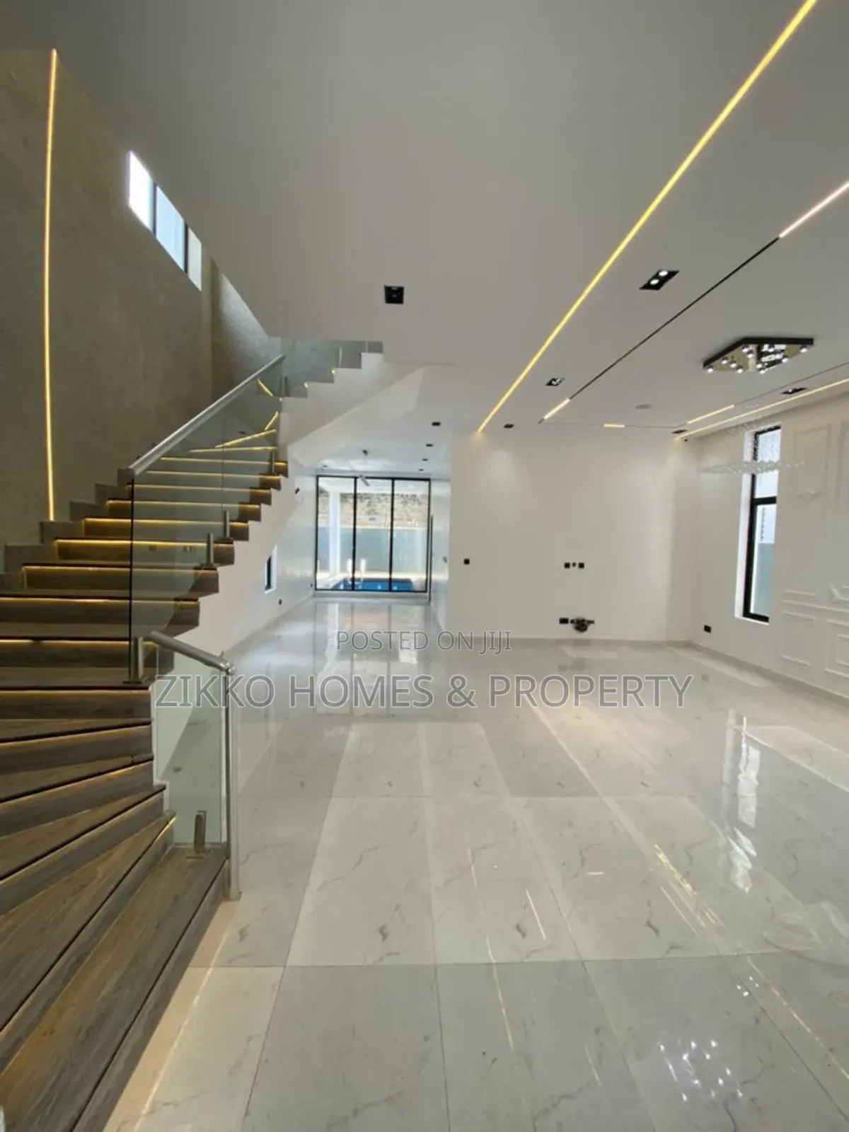 5bdrm Duplex in Chevron Drive, Lekki for sale