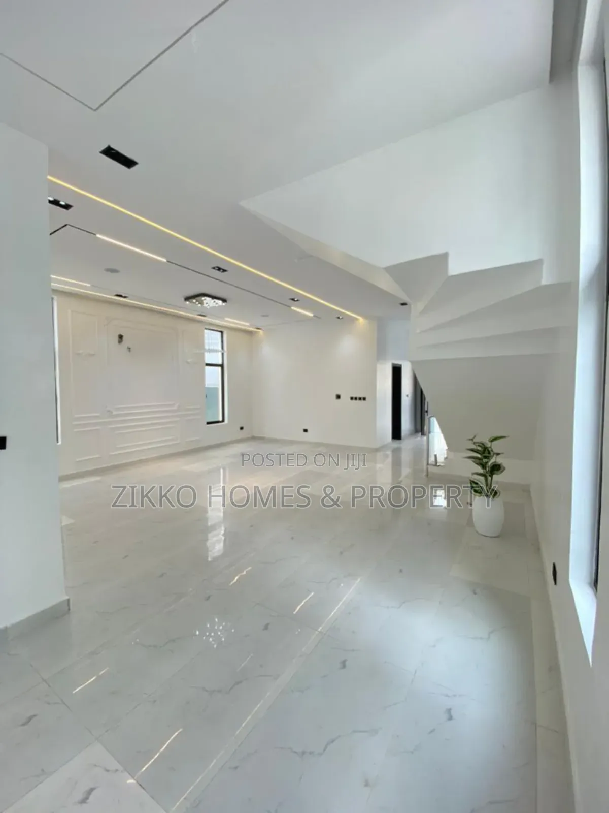 5bdrm Duplex in Chevron Drive, Lekki for sale