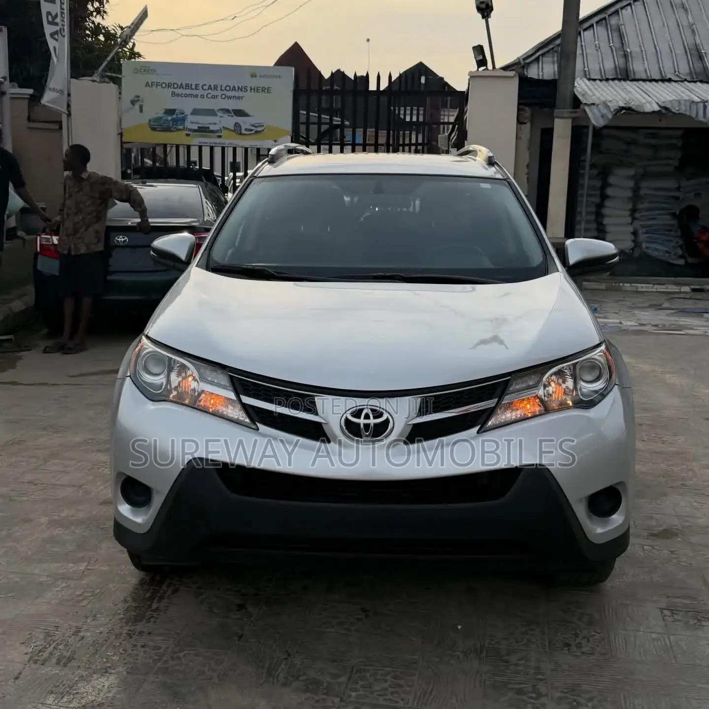Toyota RAV4 LE 4dr SUV AWD (2.5L 4cyl 6A) 2015 Silver