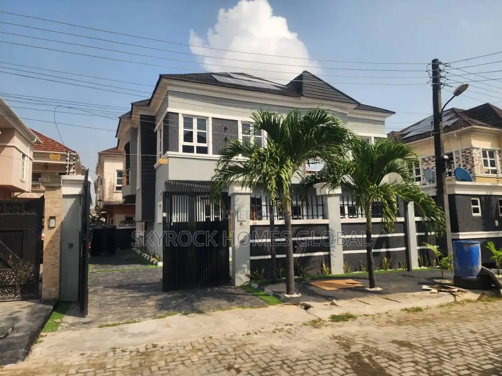 5bdrm Duplex in Idado for sale