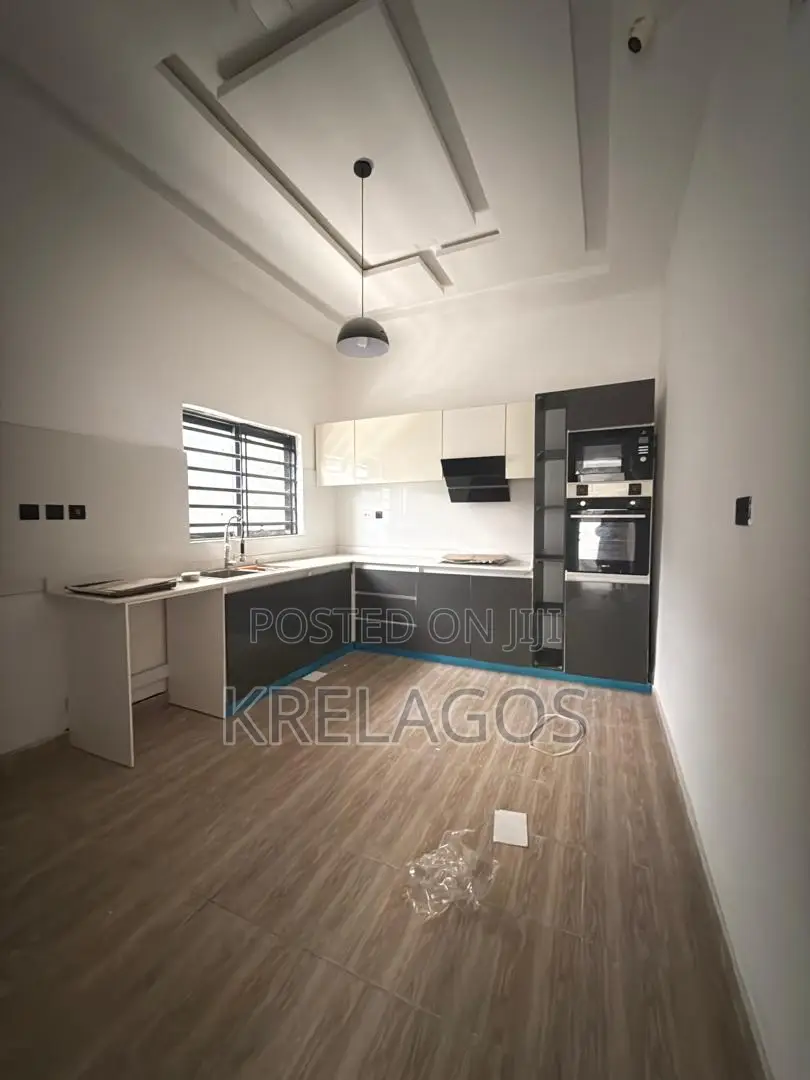 4bdrm Duplex in Orchid, Chevron for sale