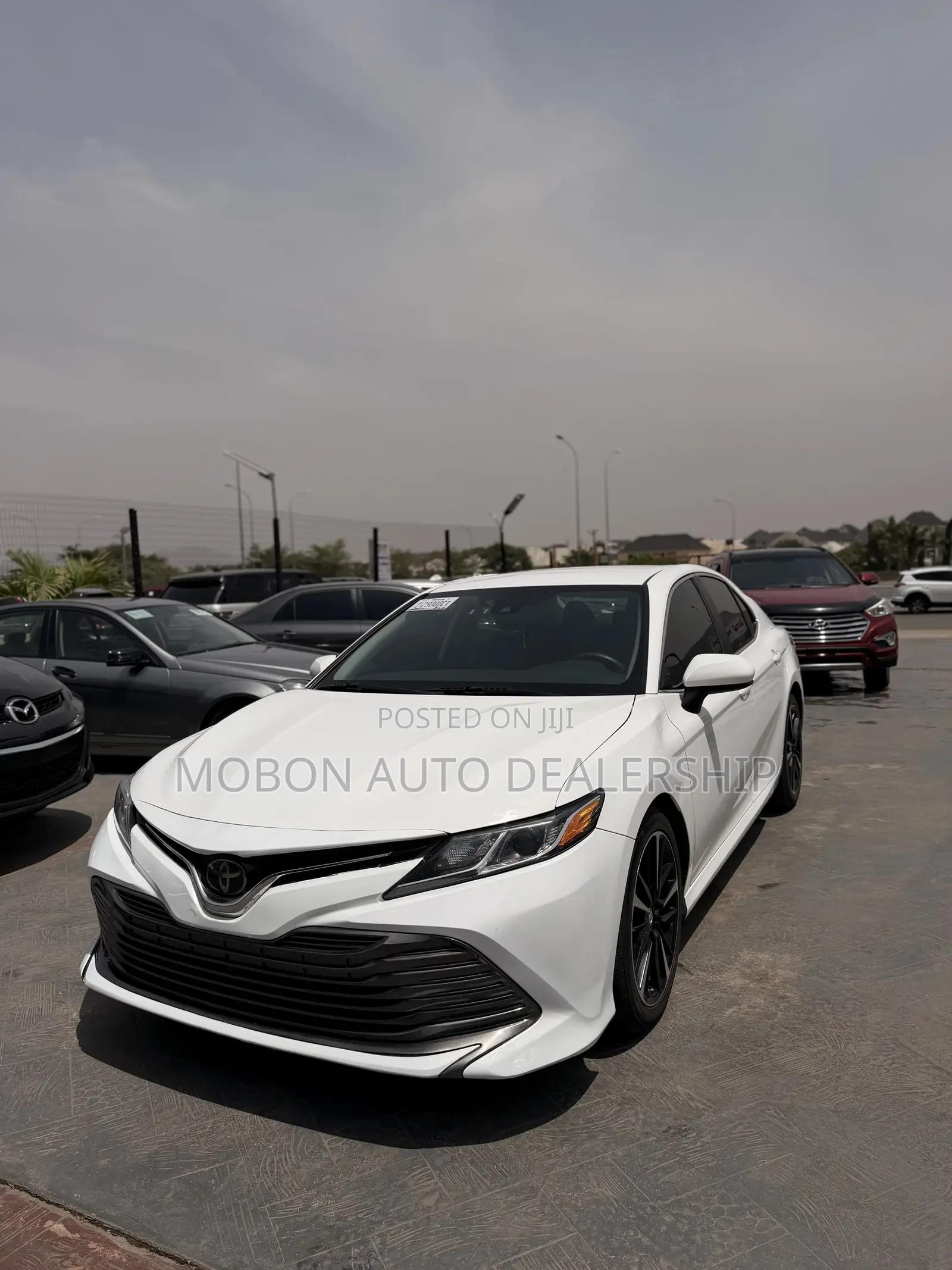 Toyota Camry LE (2.5L 4cyl 8A) 2019 White