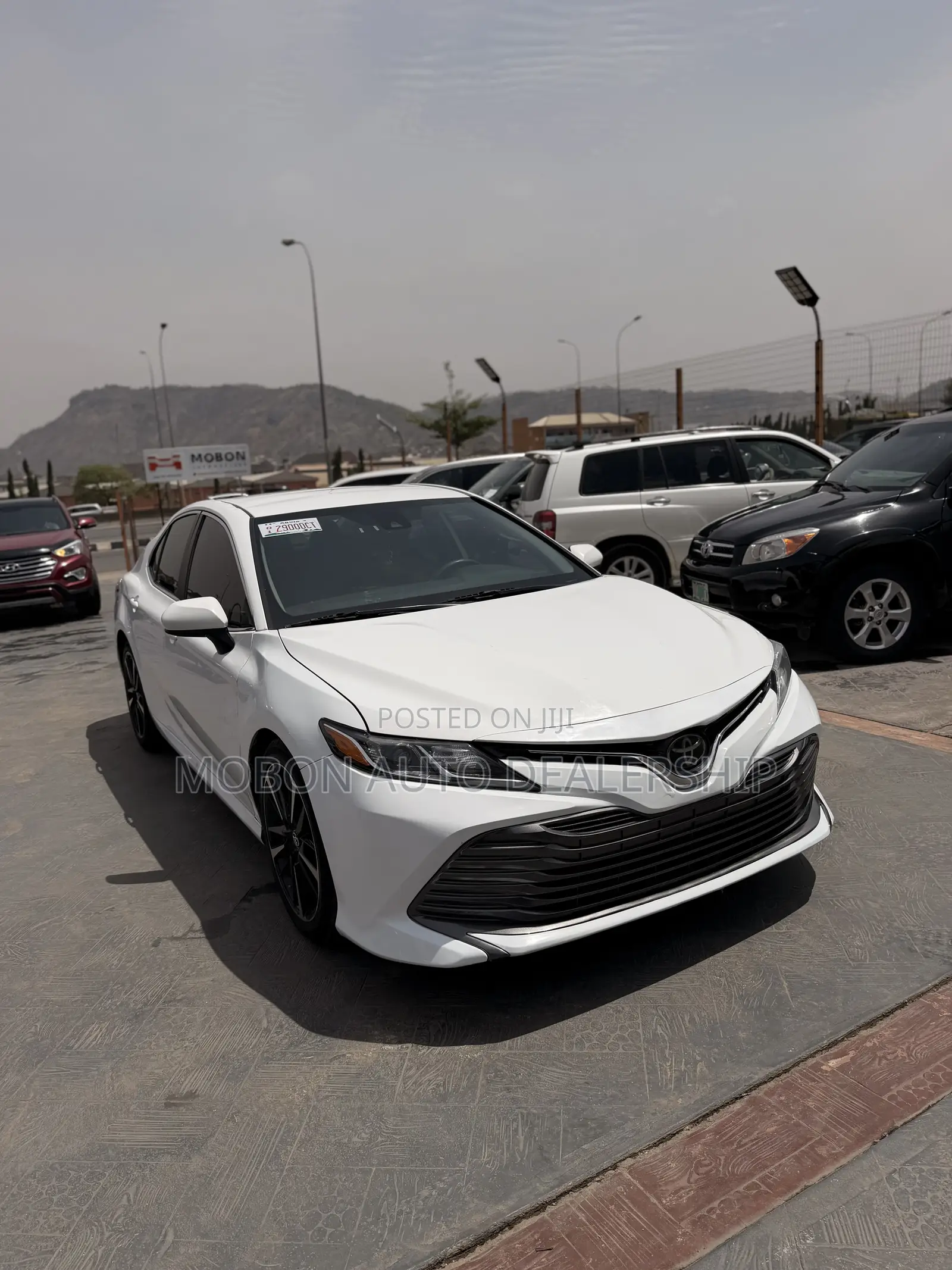 Toyota Camry LE (2.5L 4cyl 8A) 2019 White