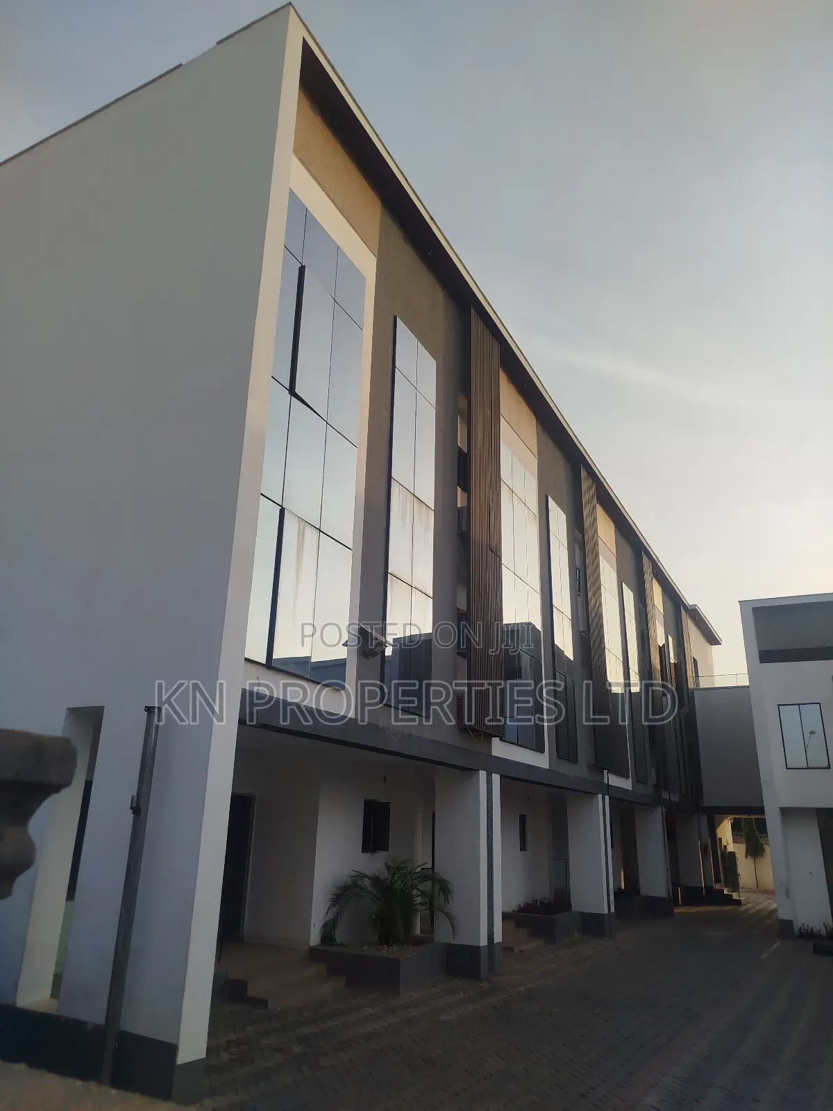 4bdrm Townhouse / Terrace in Wuye for rent