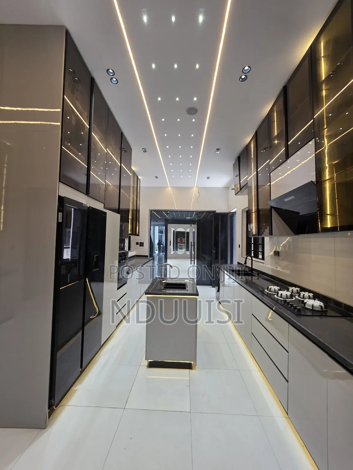 5bdrm Duplex in Hampton Island, Chevron for sale