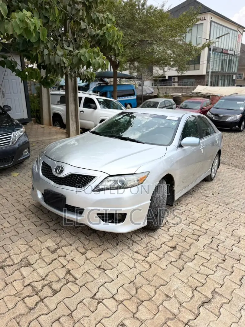 Toyota Camry 2011 Silver