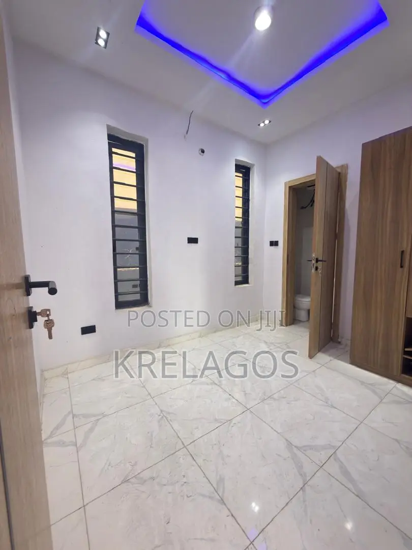 4bdrm Duplex in Orchid, Chevron for sale