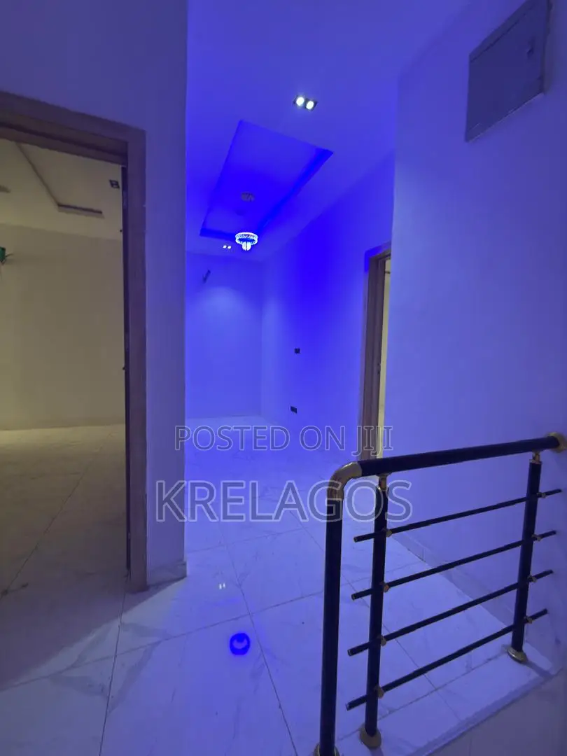 4bdrm Duplex in Orchid, Chevron for sale