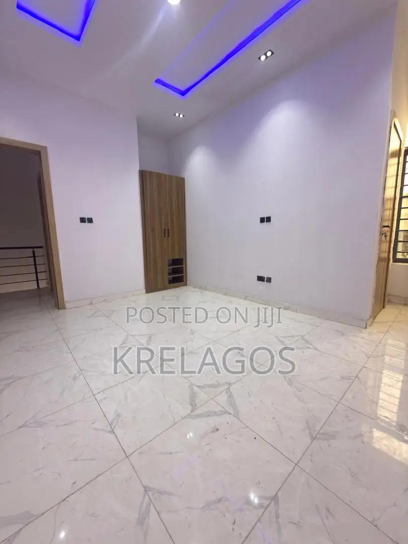 4bdrm Duplex in Orchid, Chevron for sale
