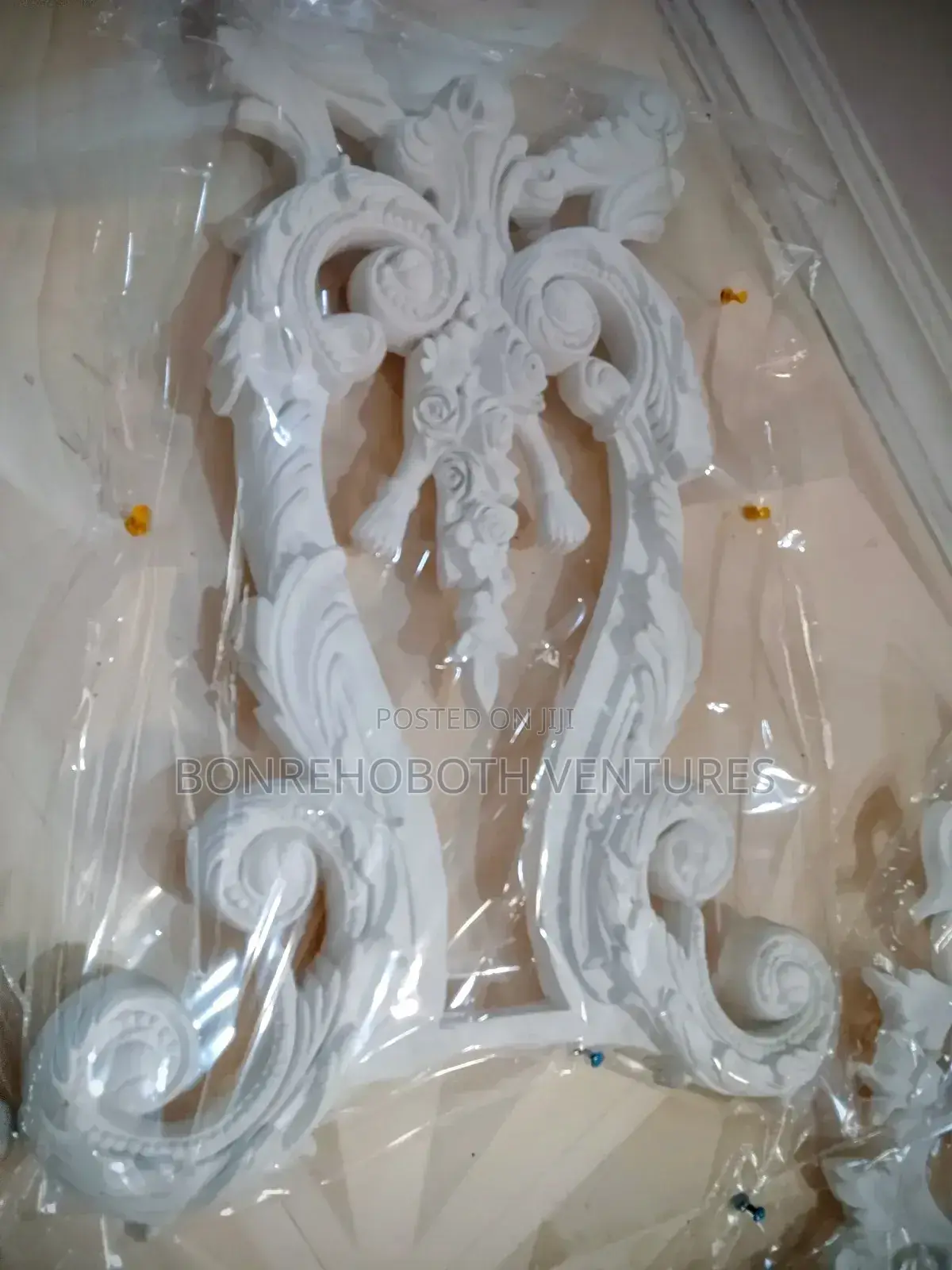 Wall And Ceiling Molding Ornaments
