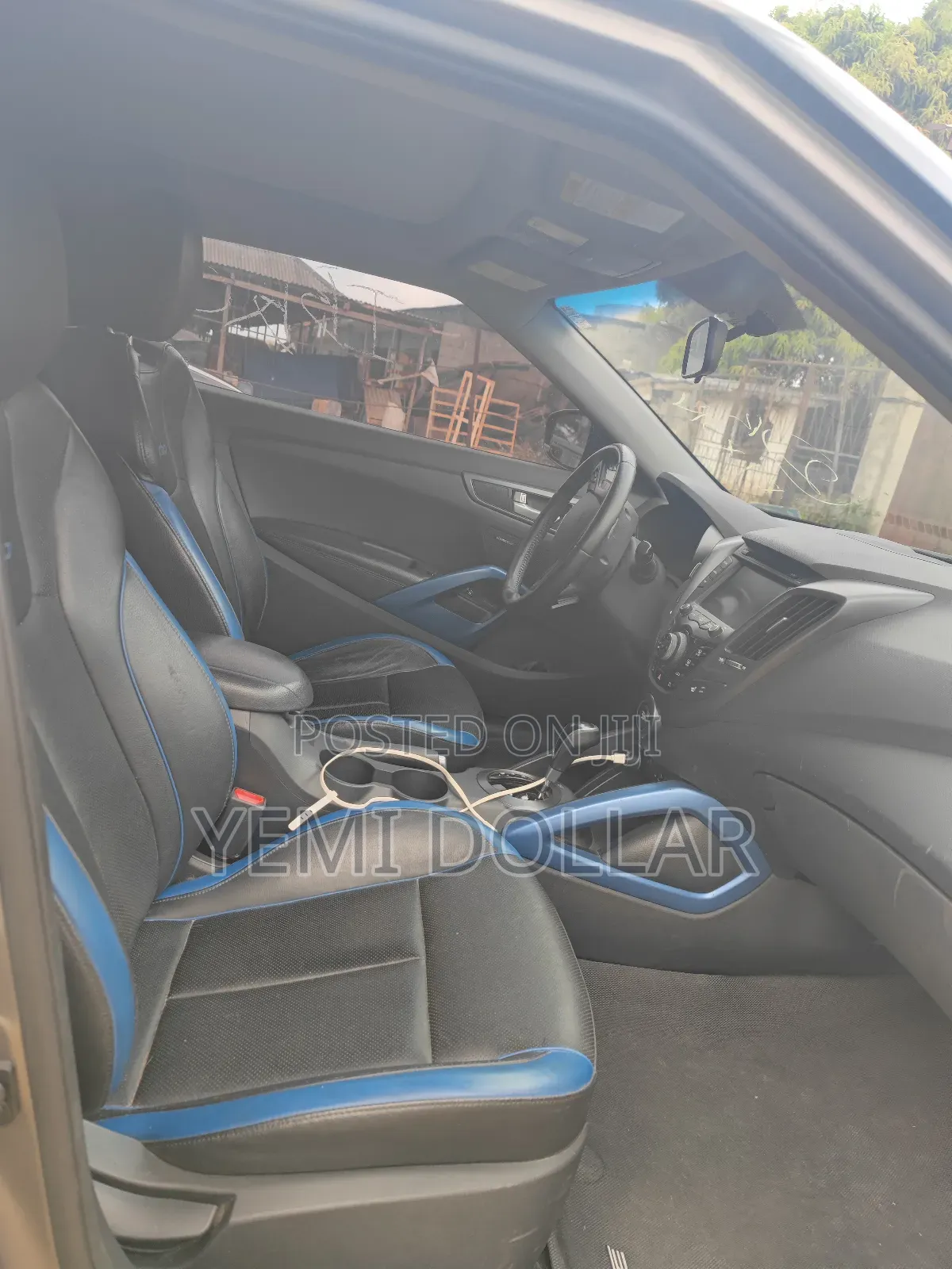 Hyundai Veloster 3dr Hatchback w/Black Interior (1.6L 4cyl 6M) 2014