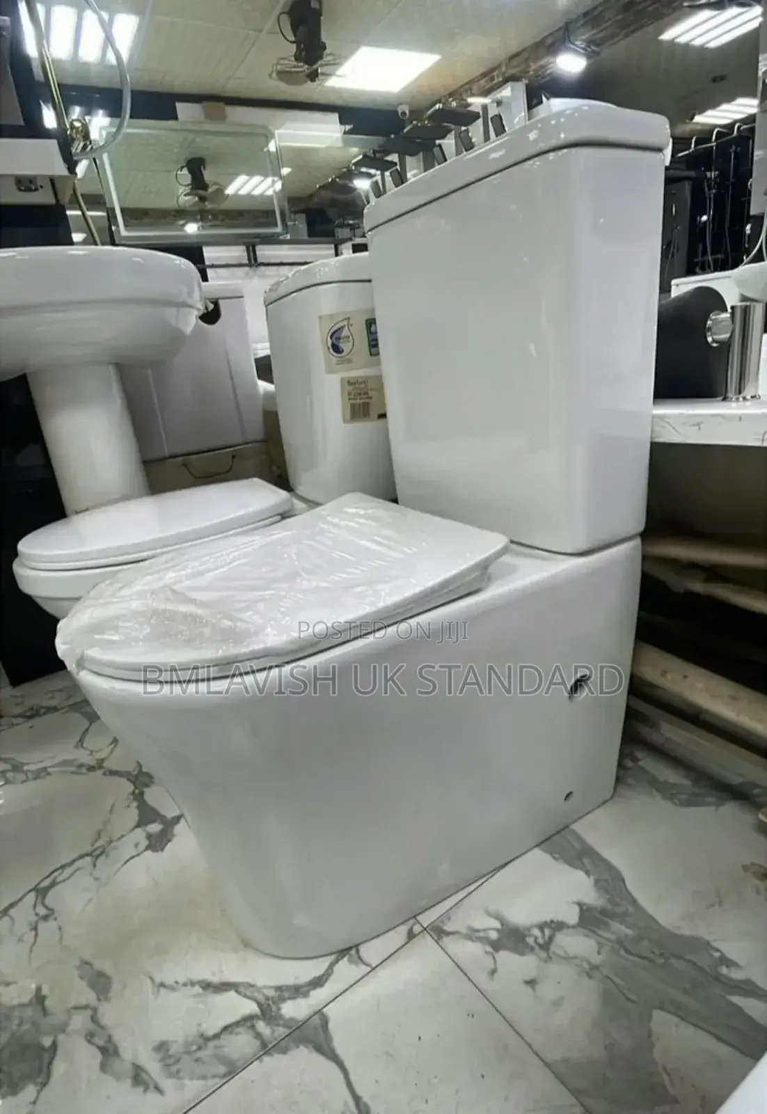 Hawani Curved White Water Closet Set With Standing Wash Hand Basin