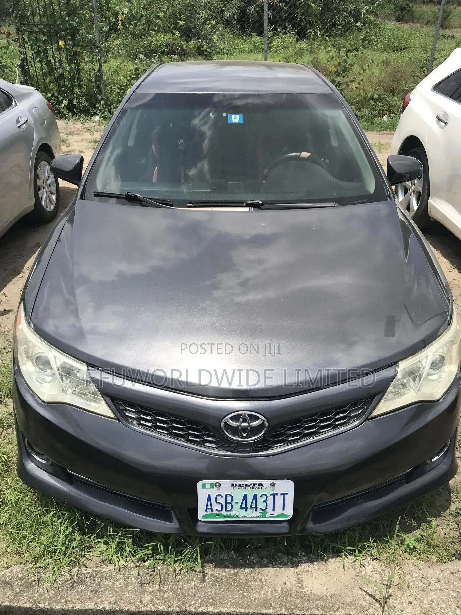 Toyota Camry SE 4dr Sedan (2.5L 4cyl 6A) 2012 Gray