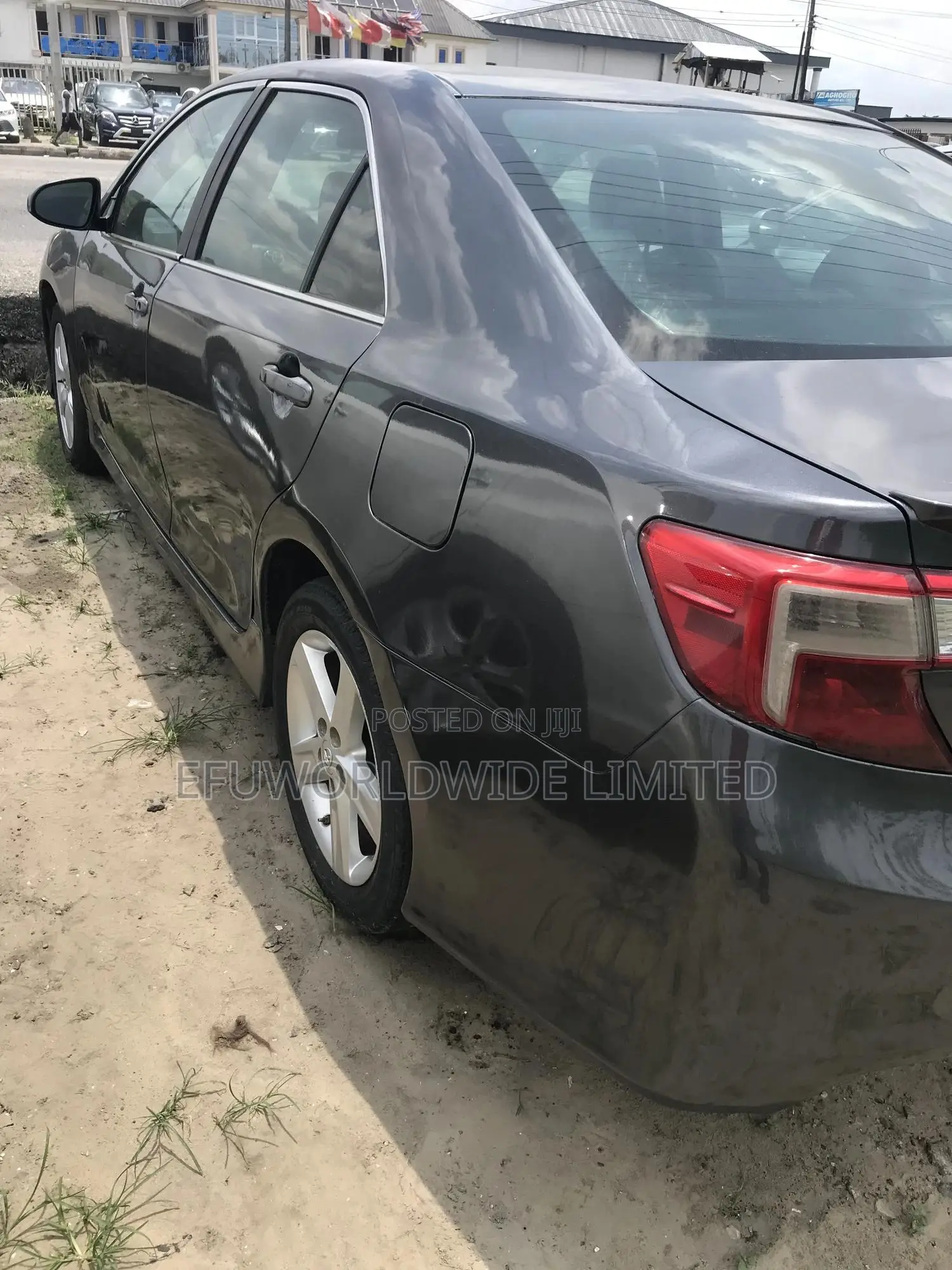 Toyota Camry SE 4dr Sedan (2.5L 4cyl 6A) 2012 Gray