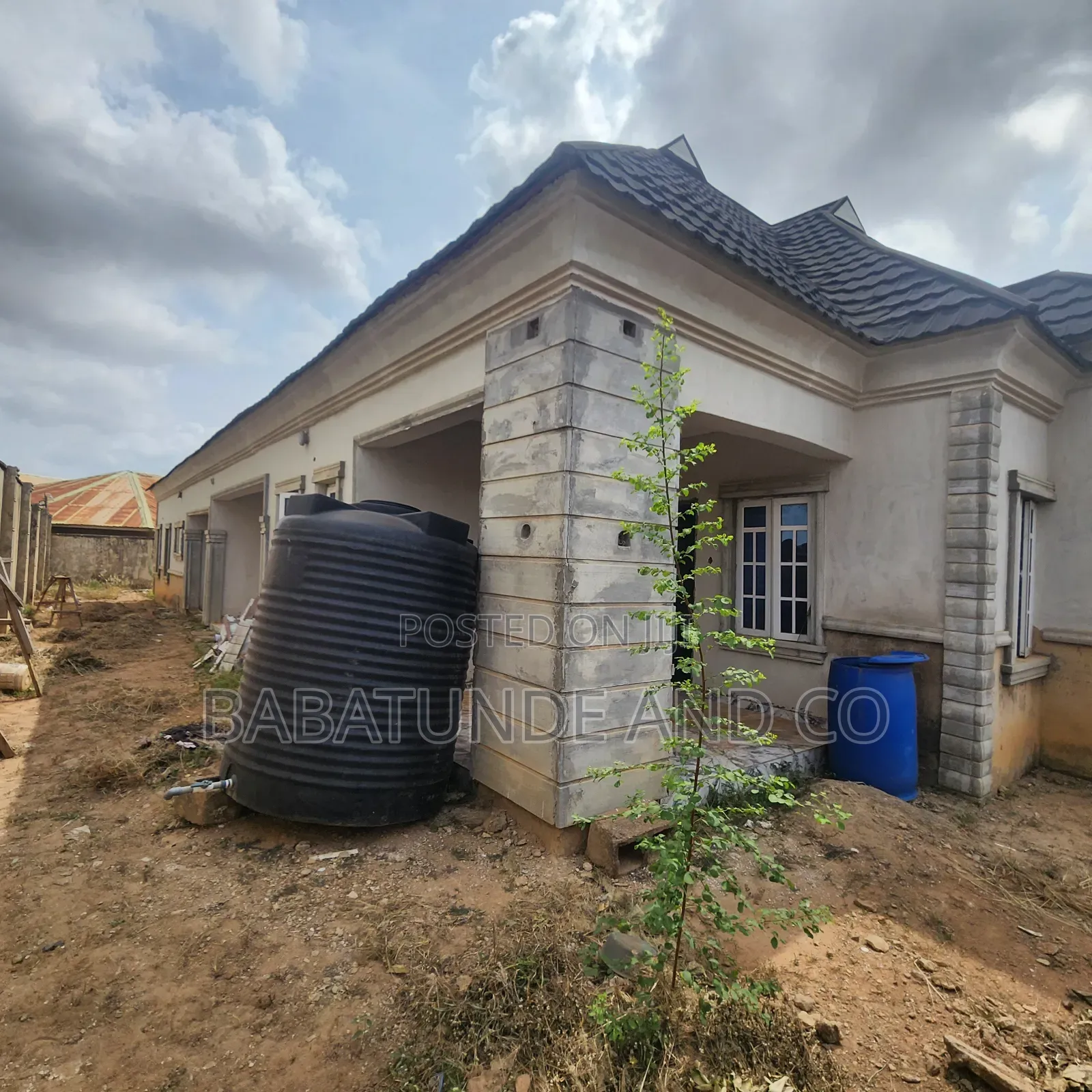 4bdrm Block of Flats in Akala Express for sale