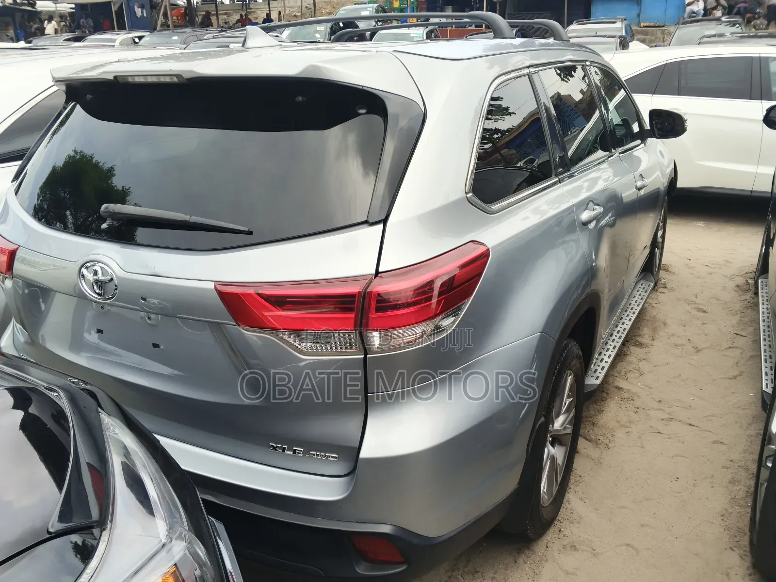 Toyota Highlander XLE V6 4x2 (3.5L 6cyl 6A) 2016 Gold