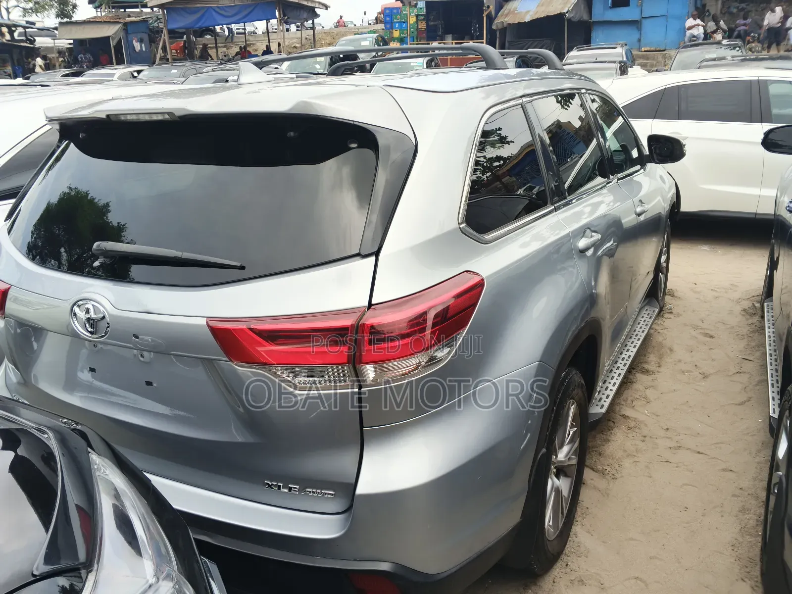 Toyota Highlander XLE V6 4x2 (3.5L 6cyl 6A) 2016 Gold