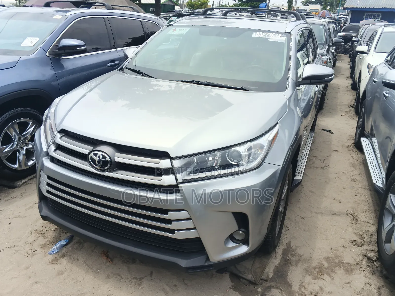 Toyota Highlander XLE V6 4x2 (3.5L 6cyl 6A) 2016 Gold