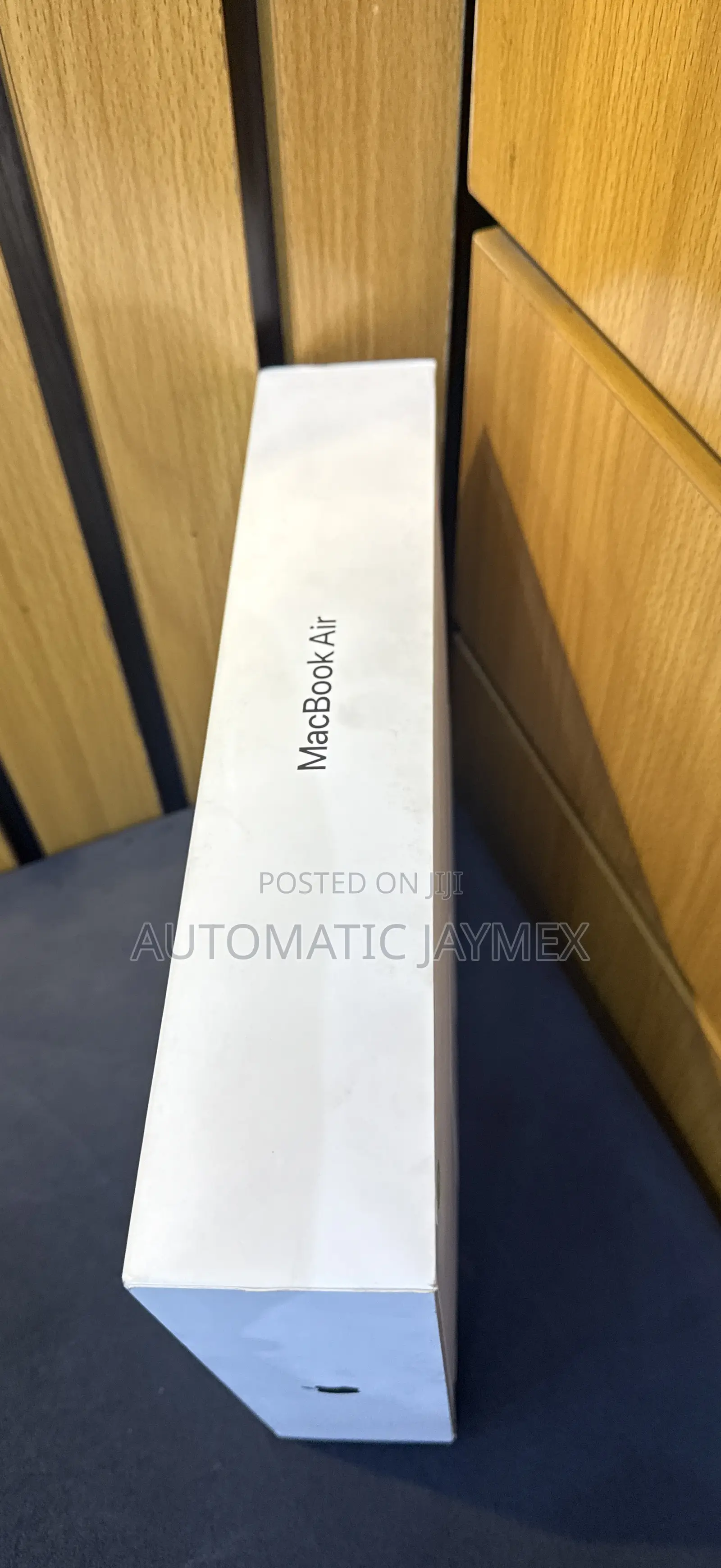 New Laptop Apple MacBook Air 2022 M2 16GB Apple M2 SSD 256GB