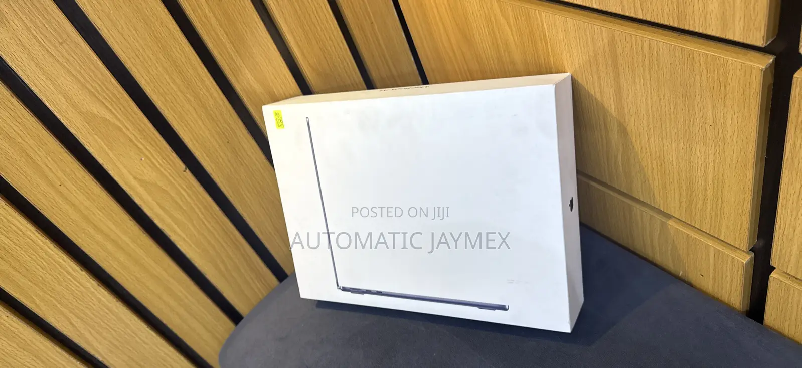 New Laptop Apple MacBook Air 2022 M2 16GB Apple M2 SSD 256GB