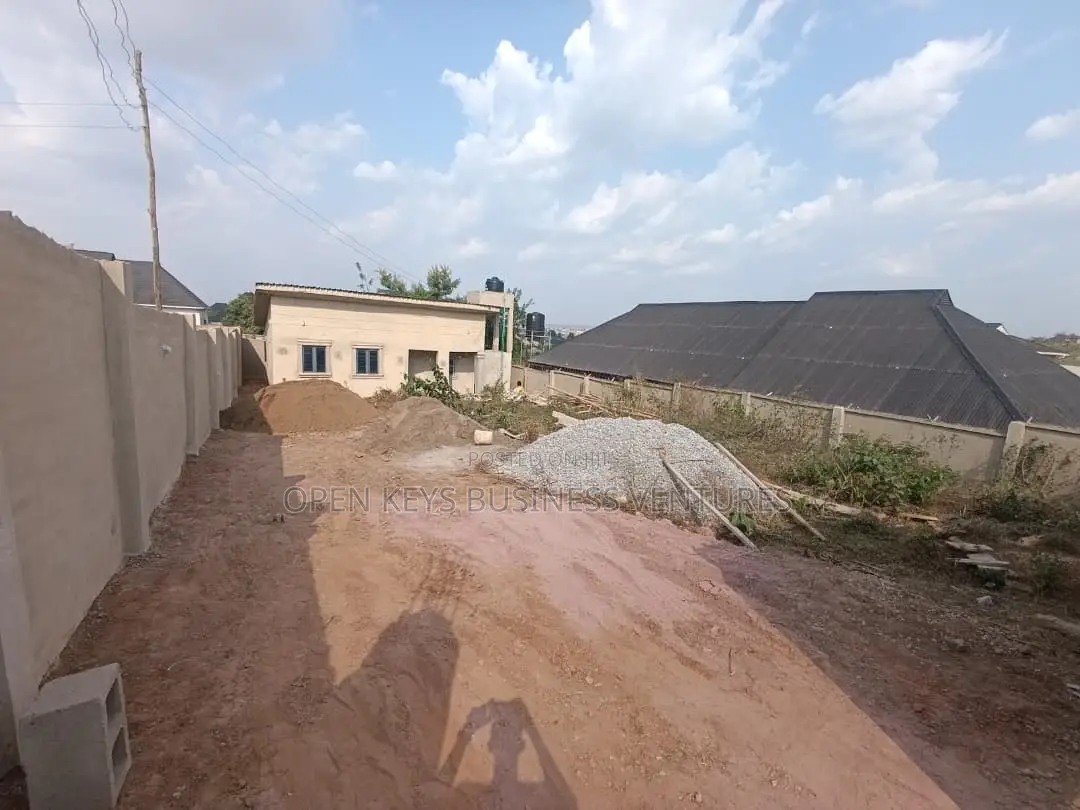 2bdrm Bungalow in Elebu, Akala Express for sale