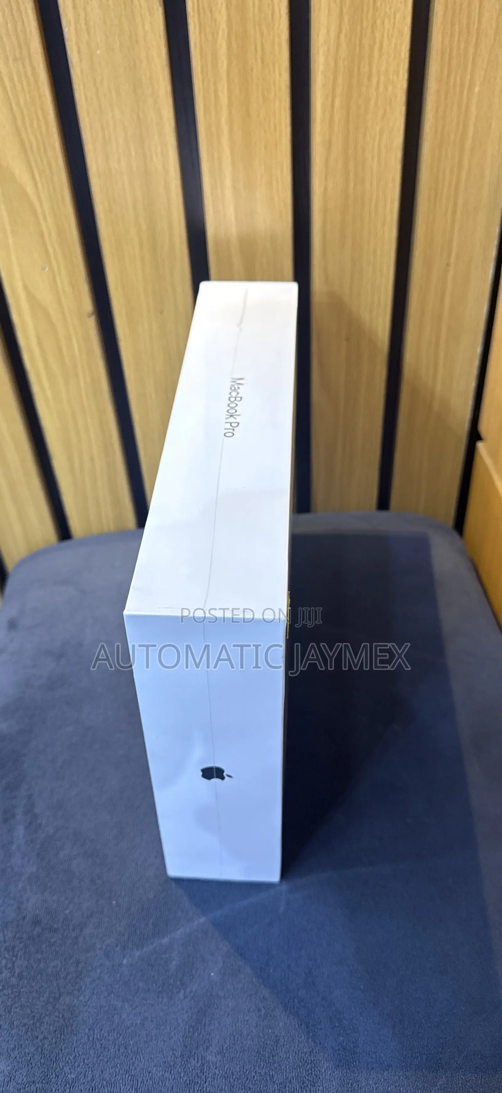 New Laptop Apple MacBook Pro 2022 M2 8GB Apple M2 SSD 256GB