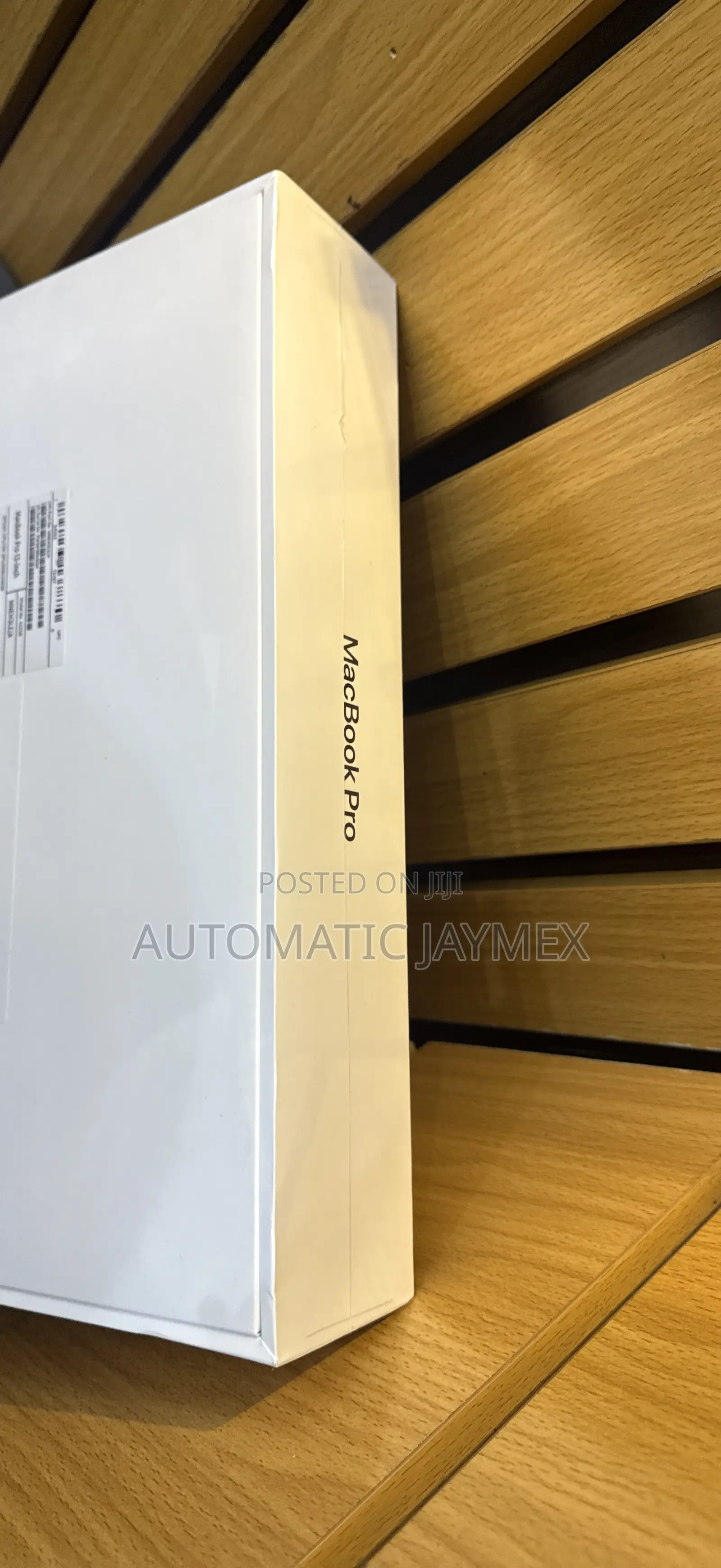 New Laptop Apple MacBook Pro 2022 M2 8GB Apple M2 SSD 256GB