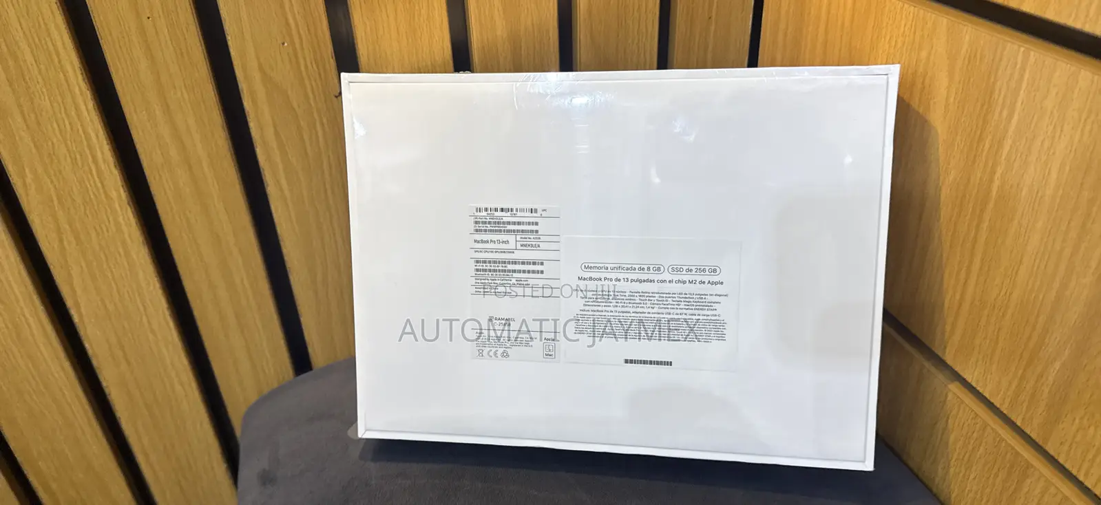 New Laptop Apple MacBook Pro 2022 M2 8GB Apple M2 SSD 256GB