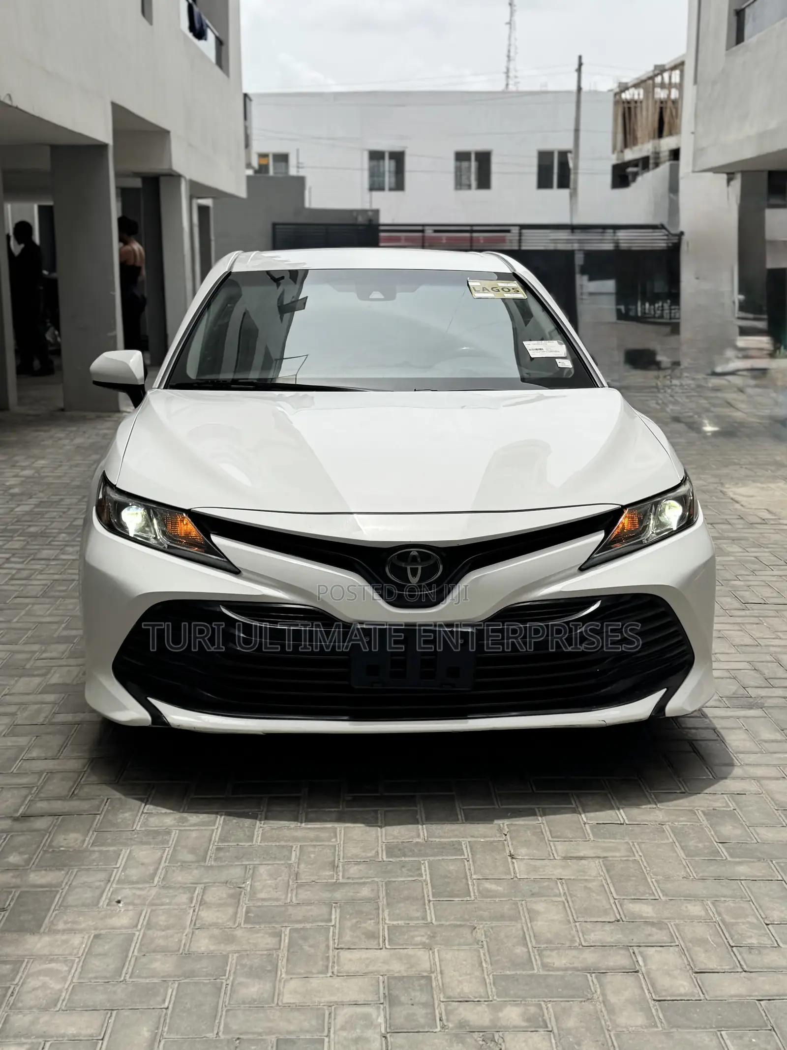 Toyota Camry LE FWD 2020 White