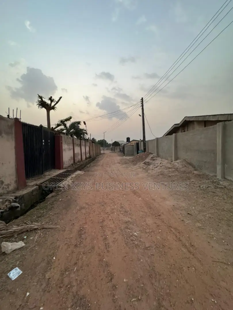 3bdrm Bungalow in Omolayo, Akobo for sale