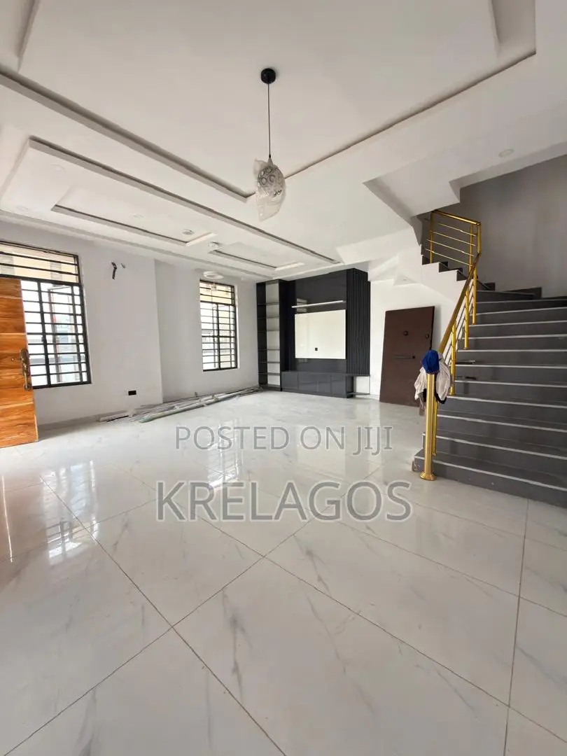 4bdrm Duplex in Orchid, Chevron for sale