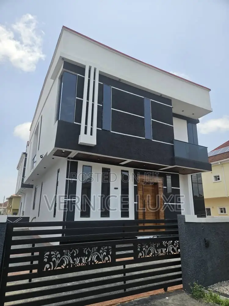 4bdrm Duplex in Emperor Estate, Sangotedo for sale