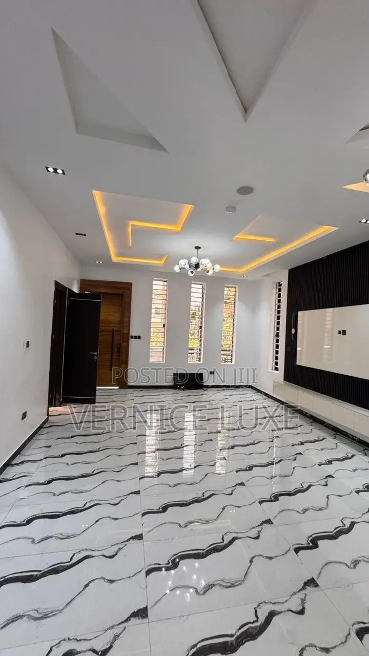 4bdrm Duplex in Emperor Estate, Sangotedo for sale