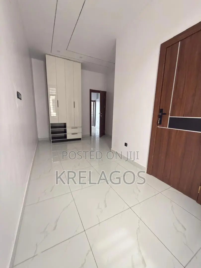 4bdrm Duplex in Orchid, Chevron for sale