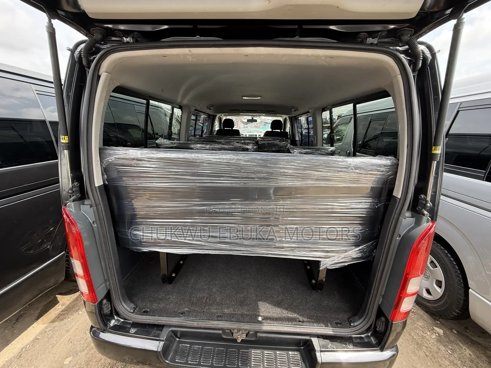 Toyota HiAce 2013 Black