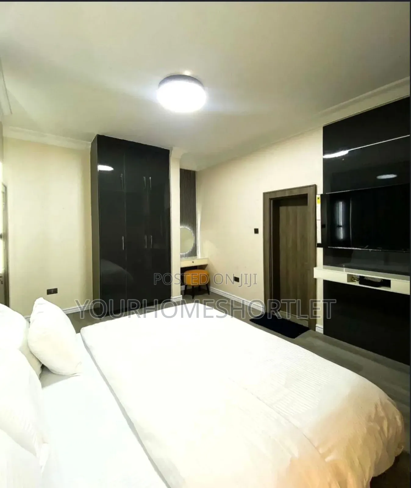 Luxury 1 Bedroom With Ps5, Basketball Ball Court and Private Seat Out
