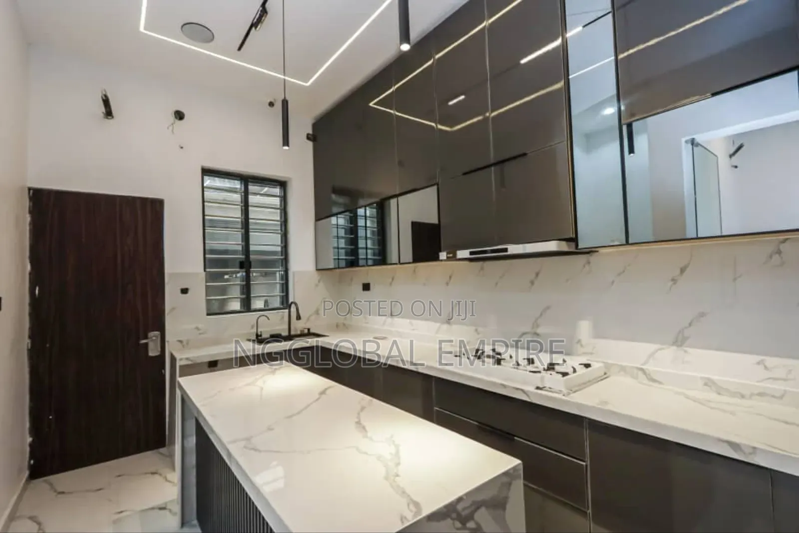 4bdrm Townhouse/Terrace in Osapa London for sale
