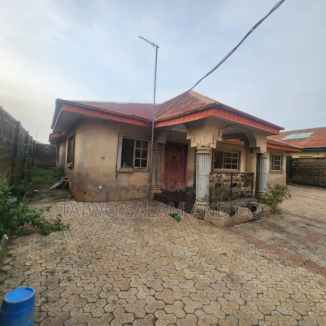 4bdrm Bungalow in Akobo for sale