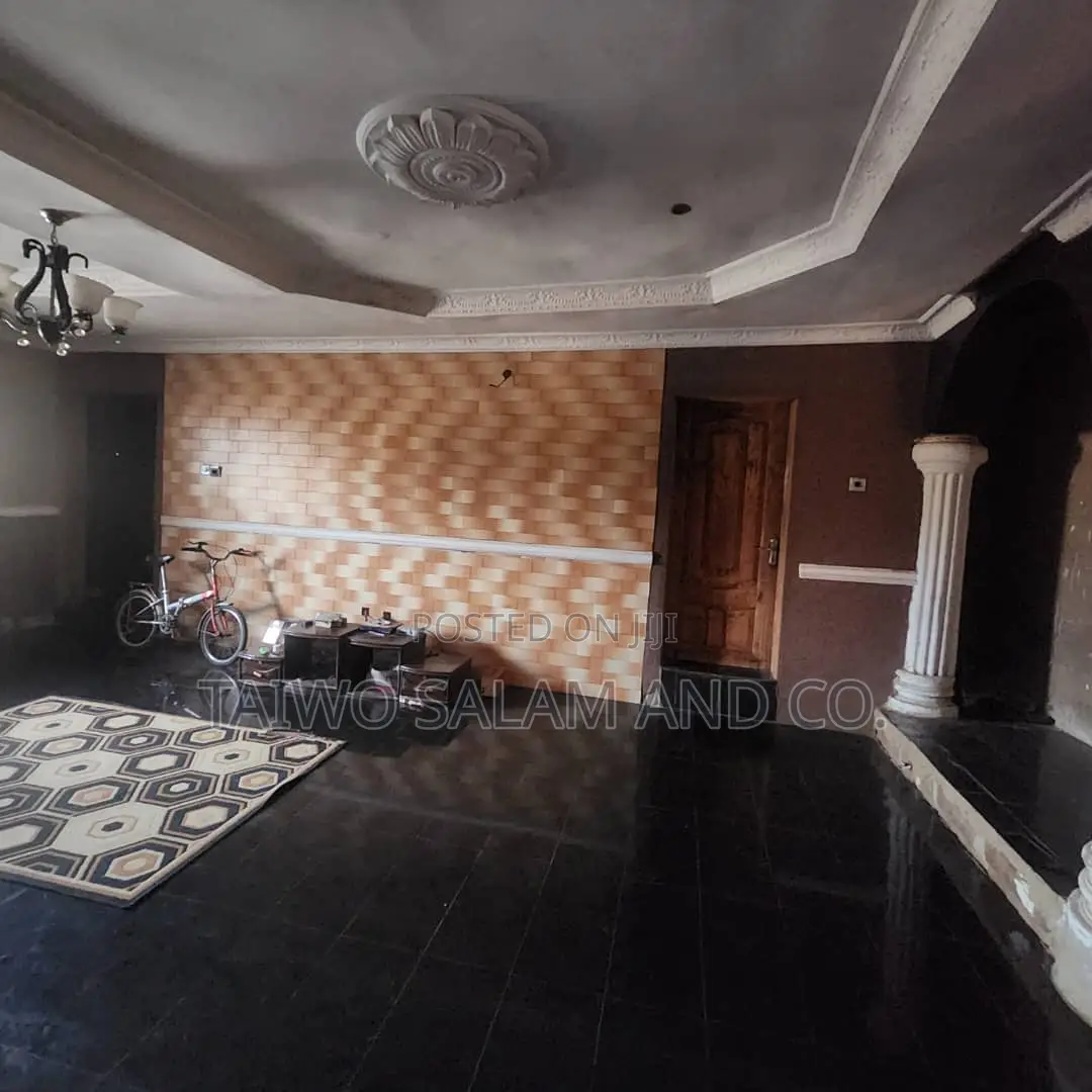 4bdrm Bungalow in Akobo for sale