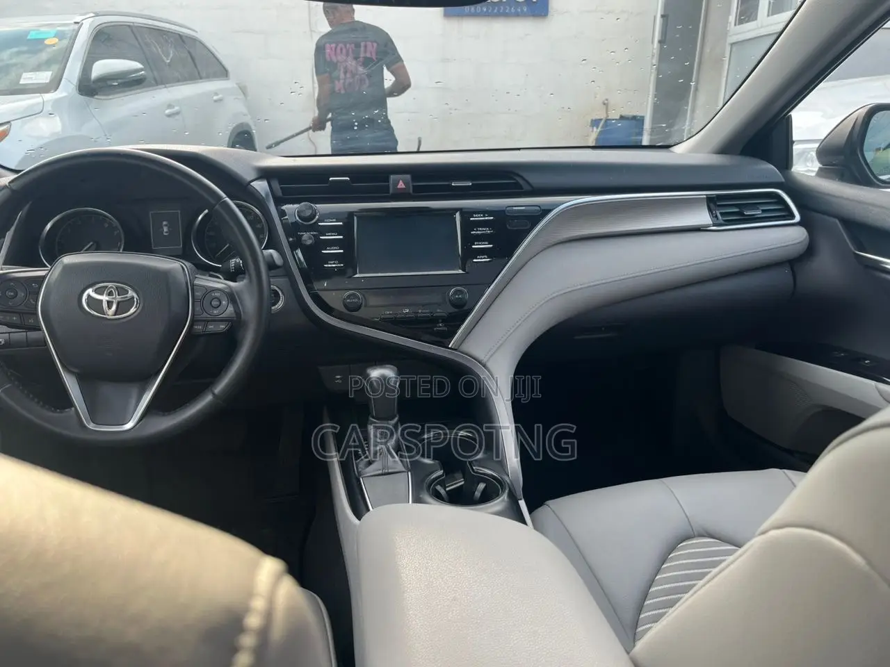 Toyota Camry SE FWD (2.5L 4cyl 8AM) 2018 Gray
