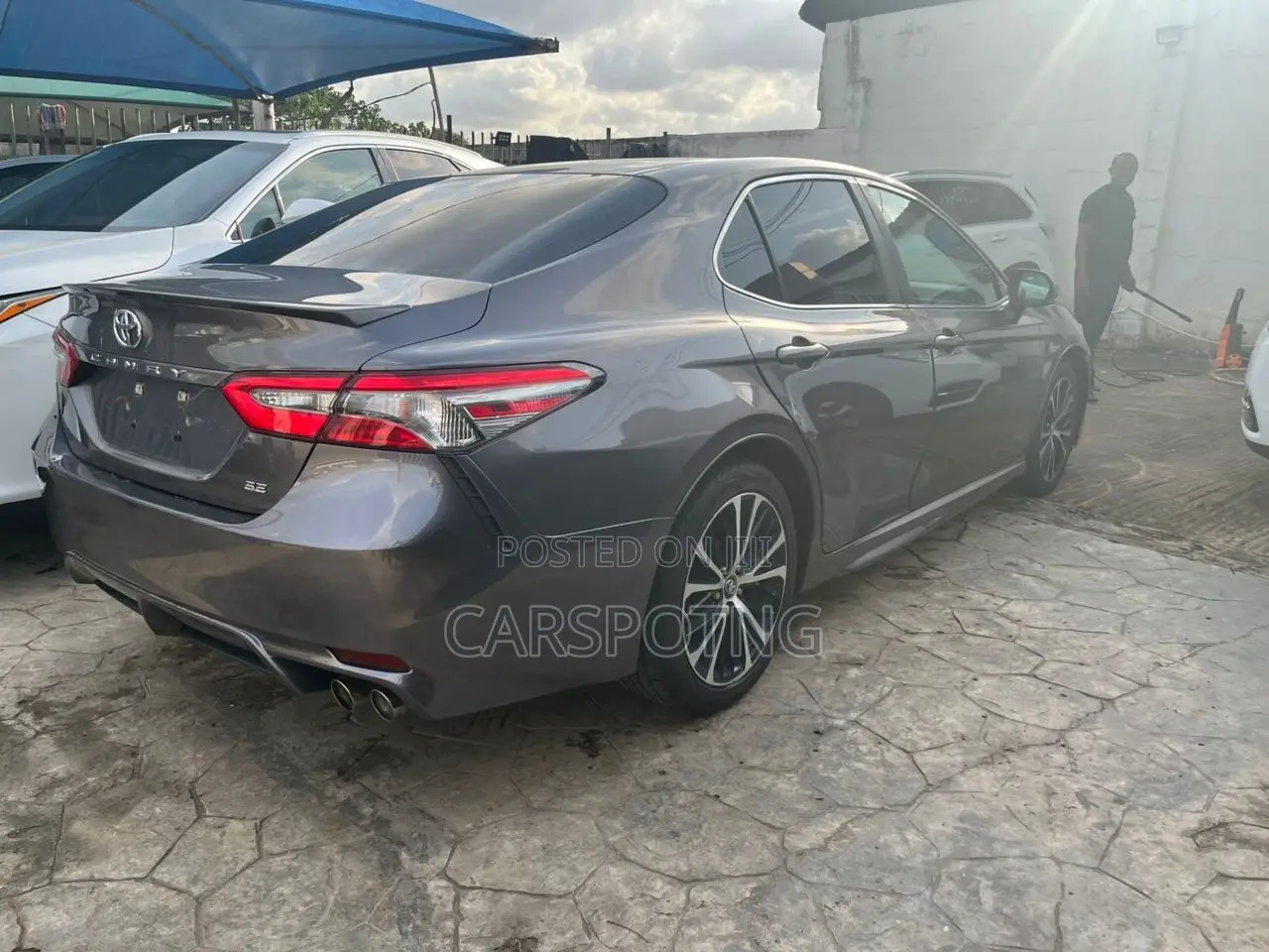 Toyota Camry SE FWD (2.5L 4cyl 8AM) 2018 Gray