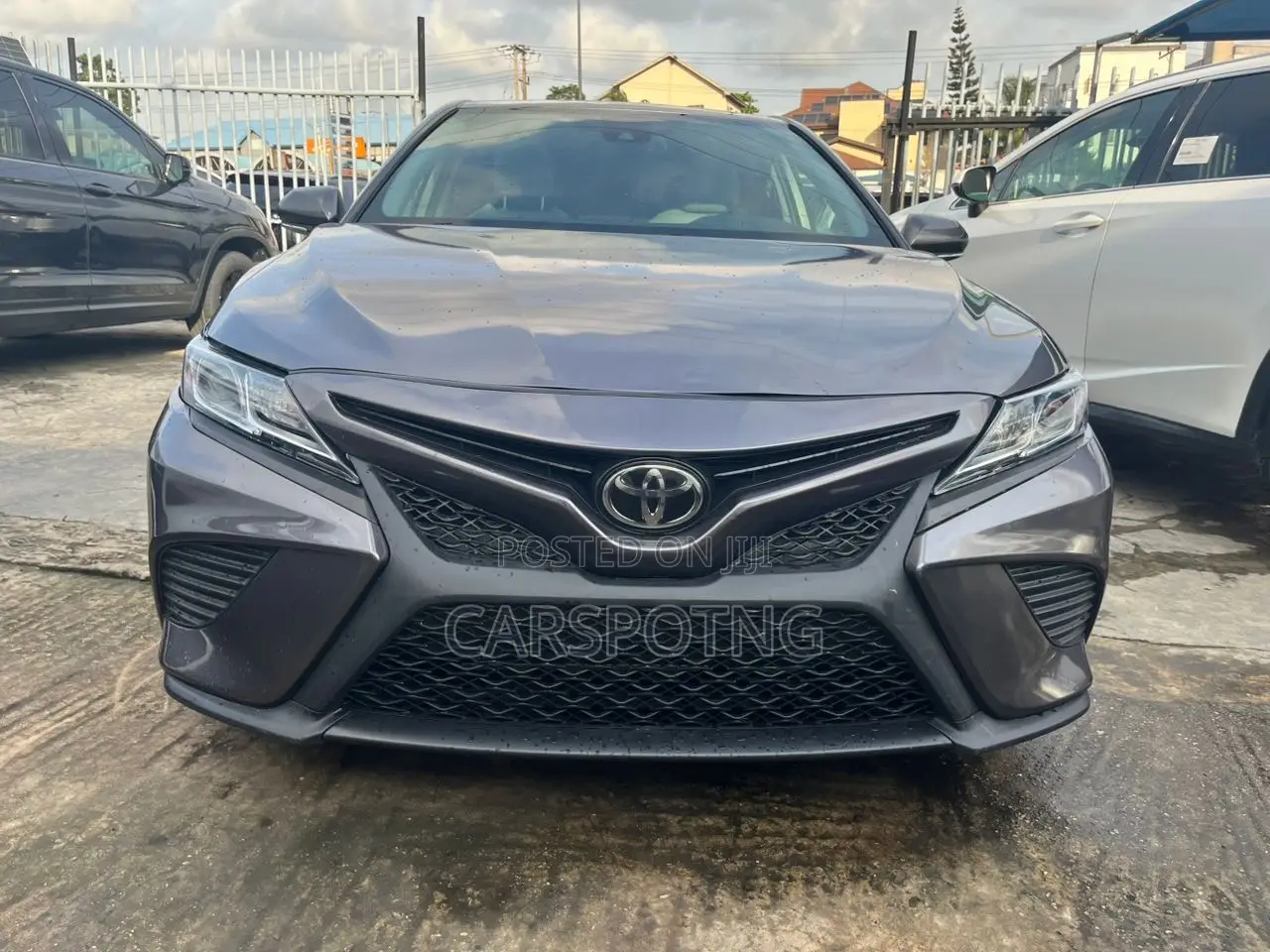 Toyota Camry SE FWD (2.5L 4cyl 8AM) 2018 Gray