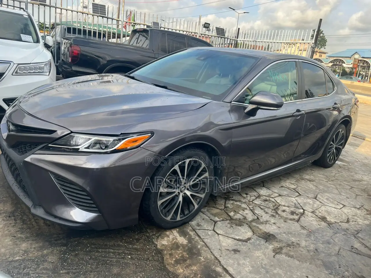Toyota Camry SE FWD (2.5L 4cyl 8AM) 2018 Gray