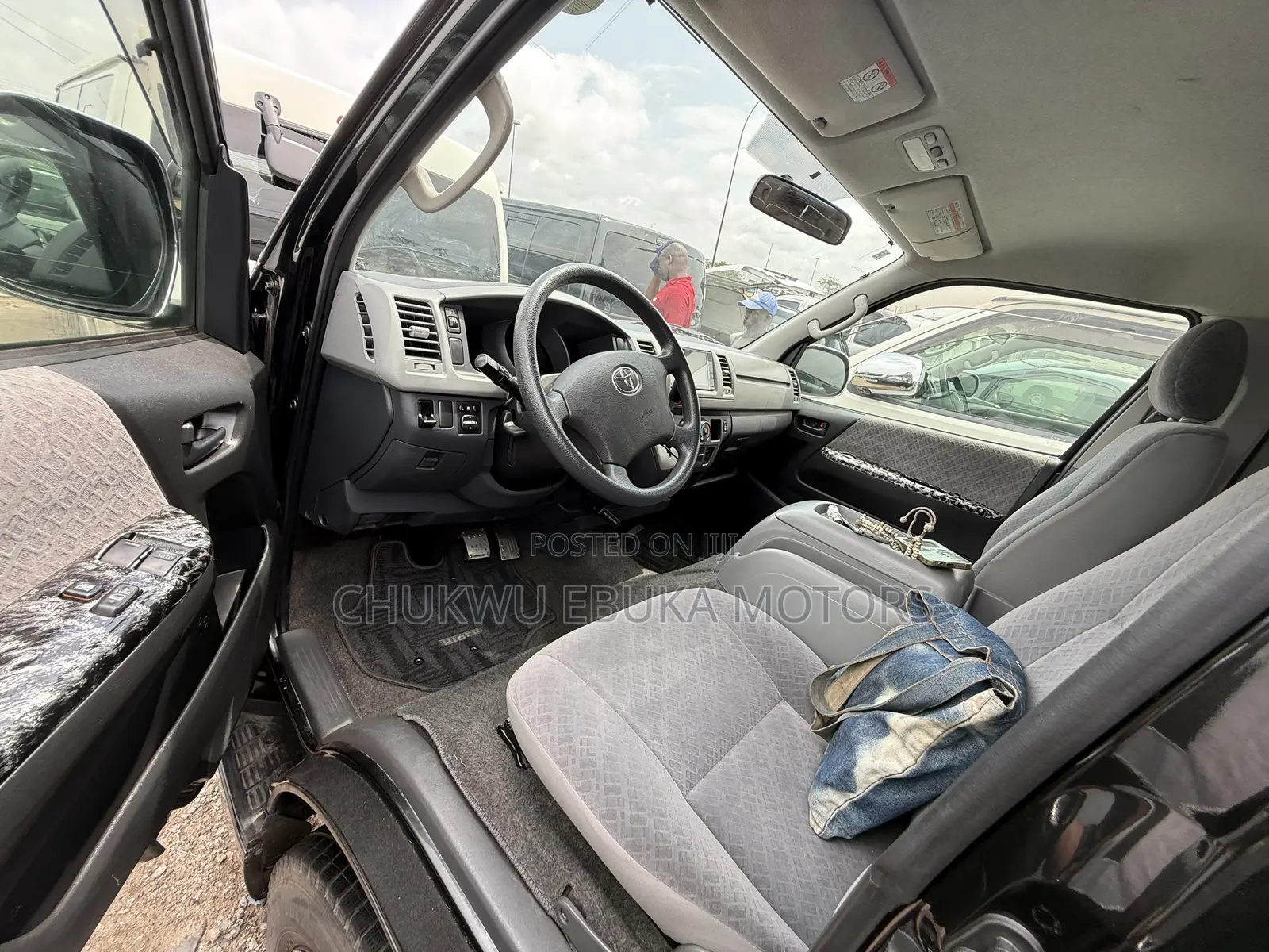 Toyota HiAce 2013 Black