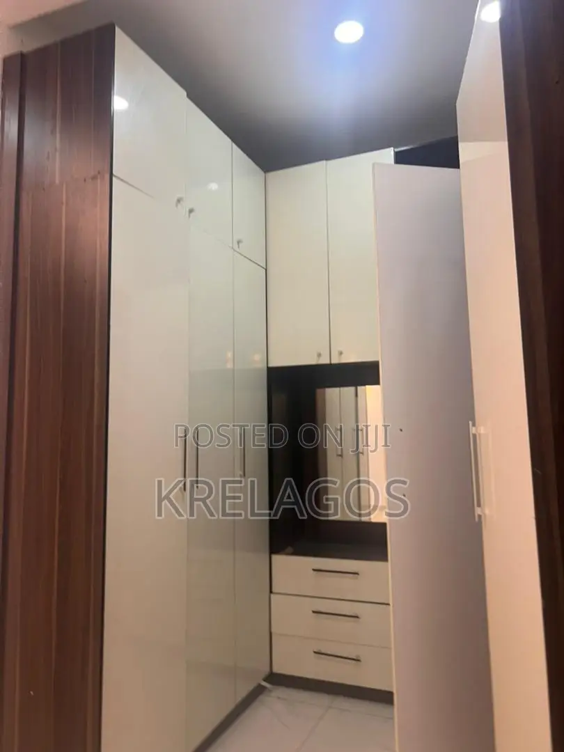 4bdrm Duplex in Chevron for rent